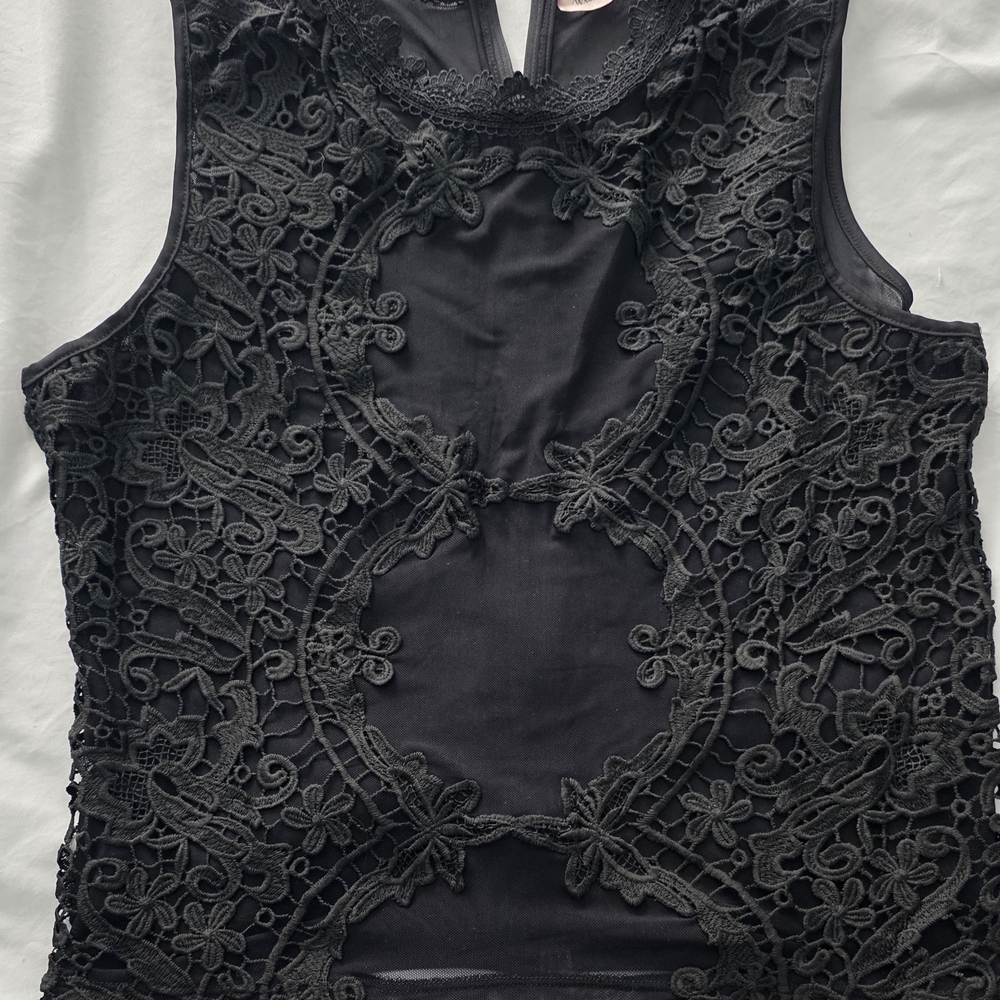 Elegant Black Lace Sleeveless Top